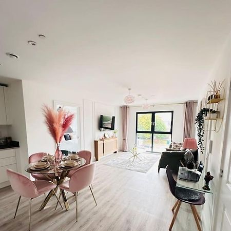 Central Derby Urban 2 Bedroom Flat - An Oasis Of Elegance! Free Parking And Wifi Suitable For Families And Professionals Eksteriør billede