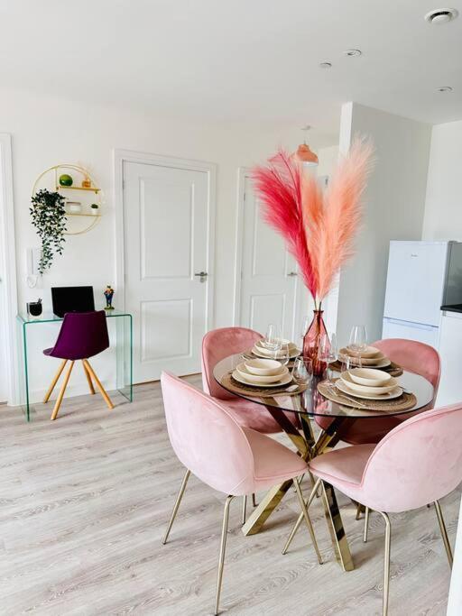 Central Derby Urban 2 Bedroom Flat - An Oasis Of Elegance! Free Parking And Wifi Suitable For Families And Professionals Eksteriør billede