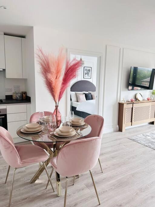 Central Derby Urban 2 Bedroom Flat - An Oasis Of Elegance! Free Parking And Wifi Suitable For Families And Professionals Eksteriør billede