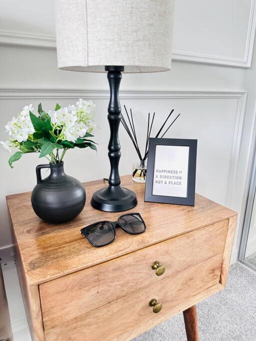 Central Derby Urban 2 Bedroom Flat - An Oasis Of Elegance! Free Parking And Wifi Suitable For Families And Professionals Eksteriør billede